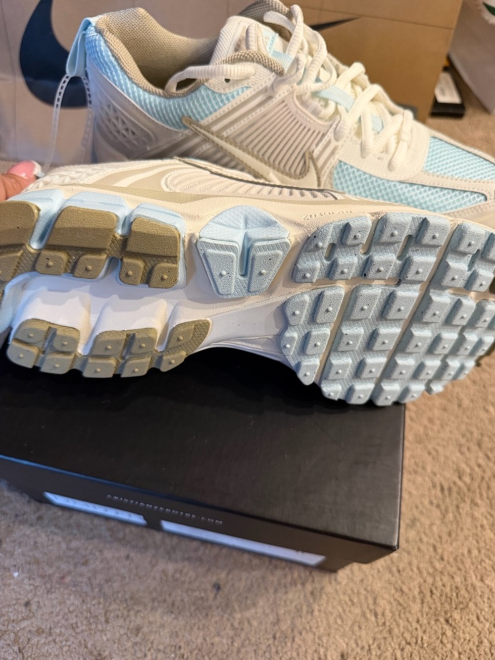 Nike Vomero 5 in Light Blue and White - Picture 5 of 5
